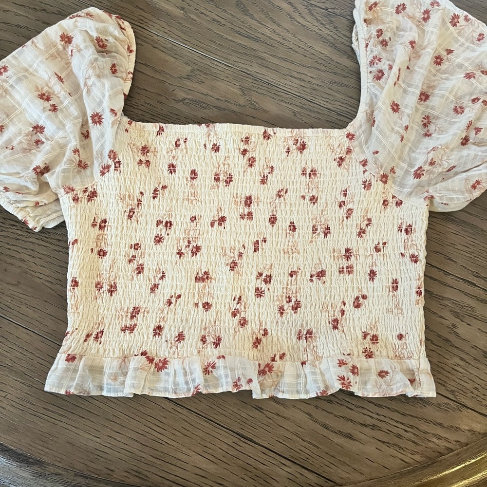AE ruched floral top with puff sleeves